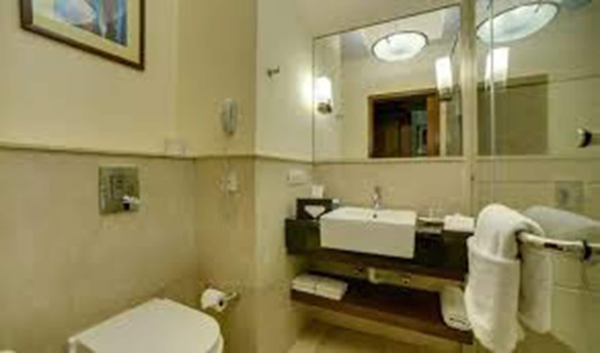Deventure Sarovar Portico Kapashera, New Delhi Luaran gambar