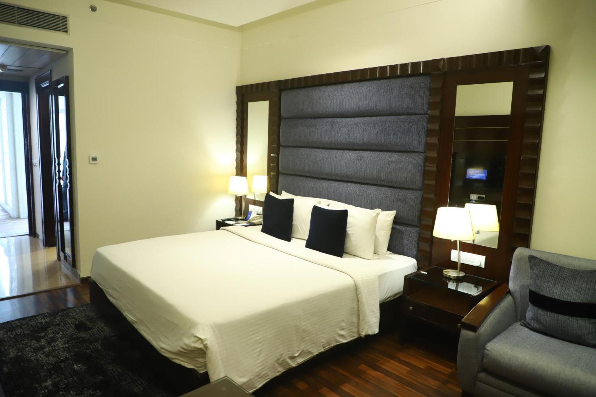 Deventure Sarovar Portico Kapashera, New Delhi Luaran gambar