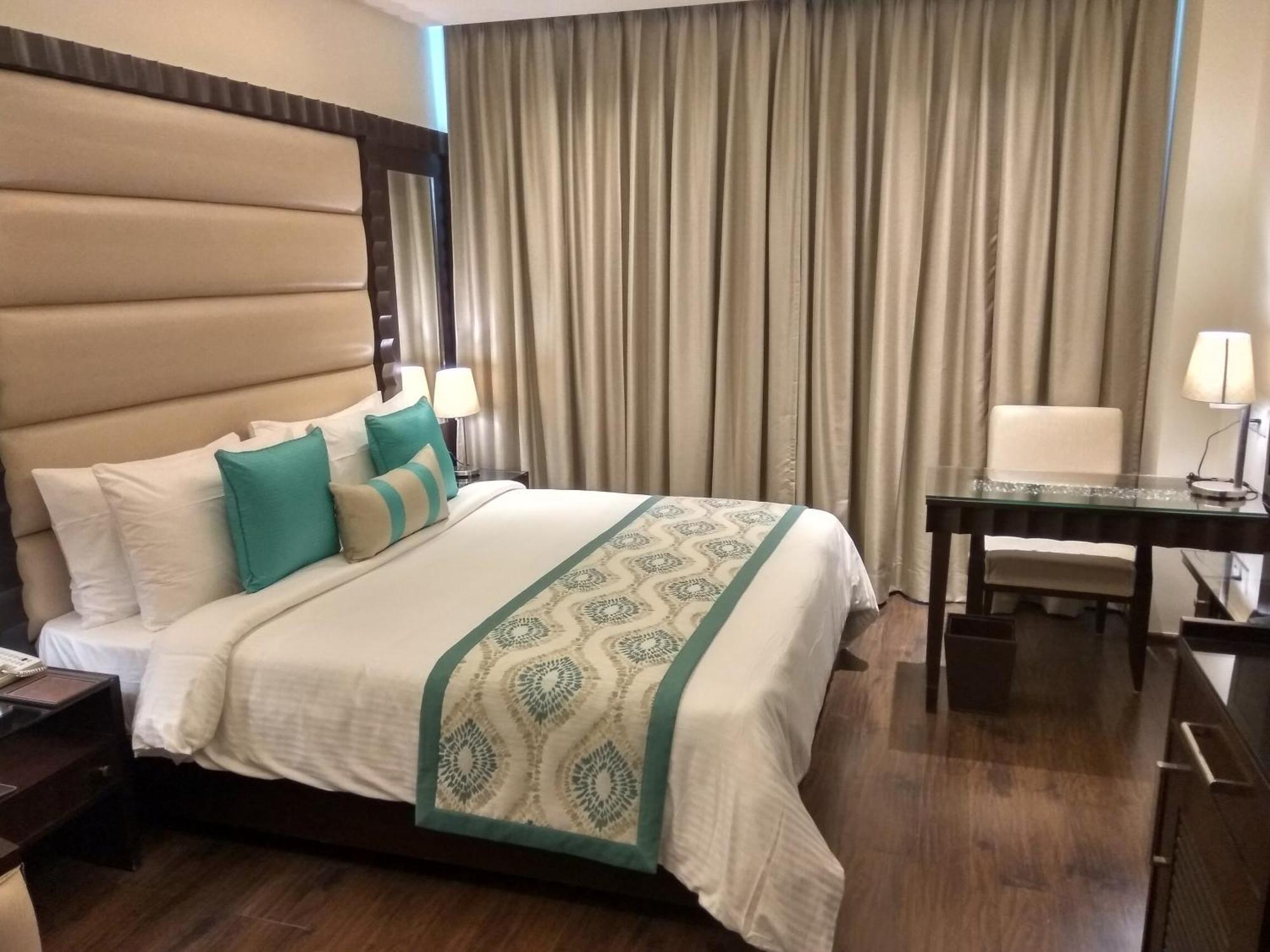 Deventure Sarovar Portico Kapashera, New Delhi Luaran gambar