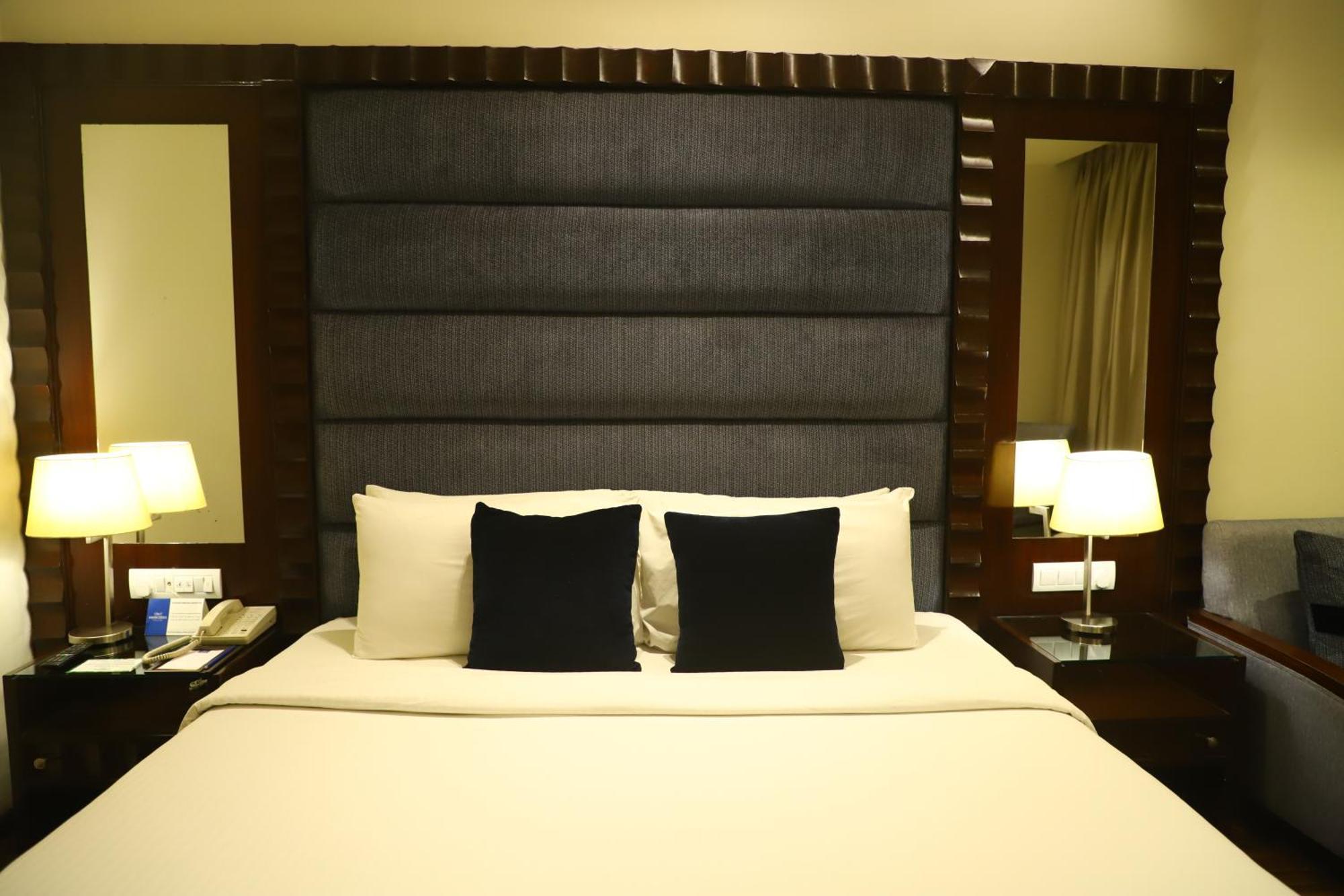 Deventure Sarovar Portico Kapashera, New Delhi Luaran gambar