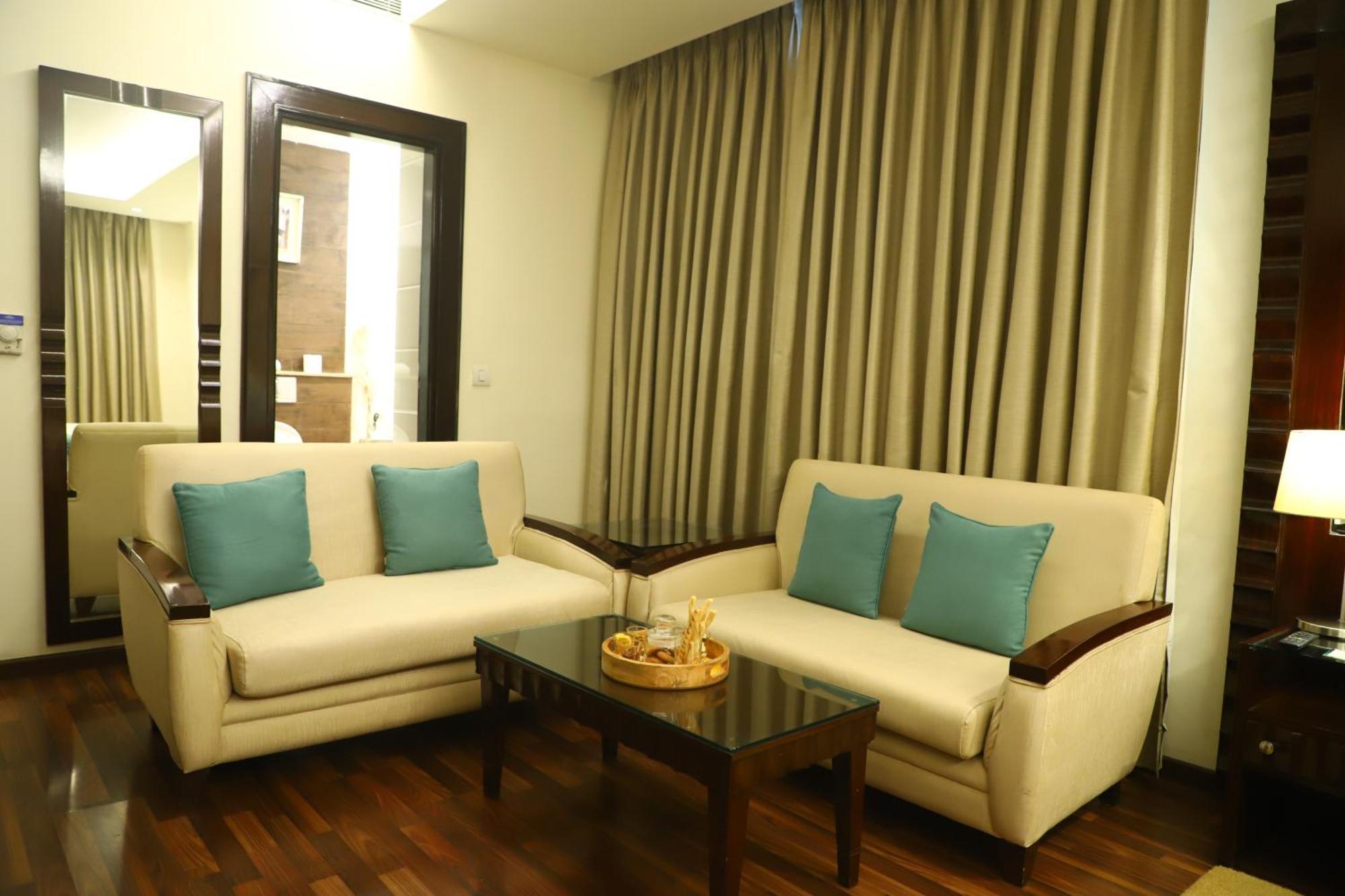 Deventure Sarovar Portico Kapashera, New Delhi Luaran gambar