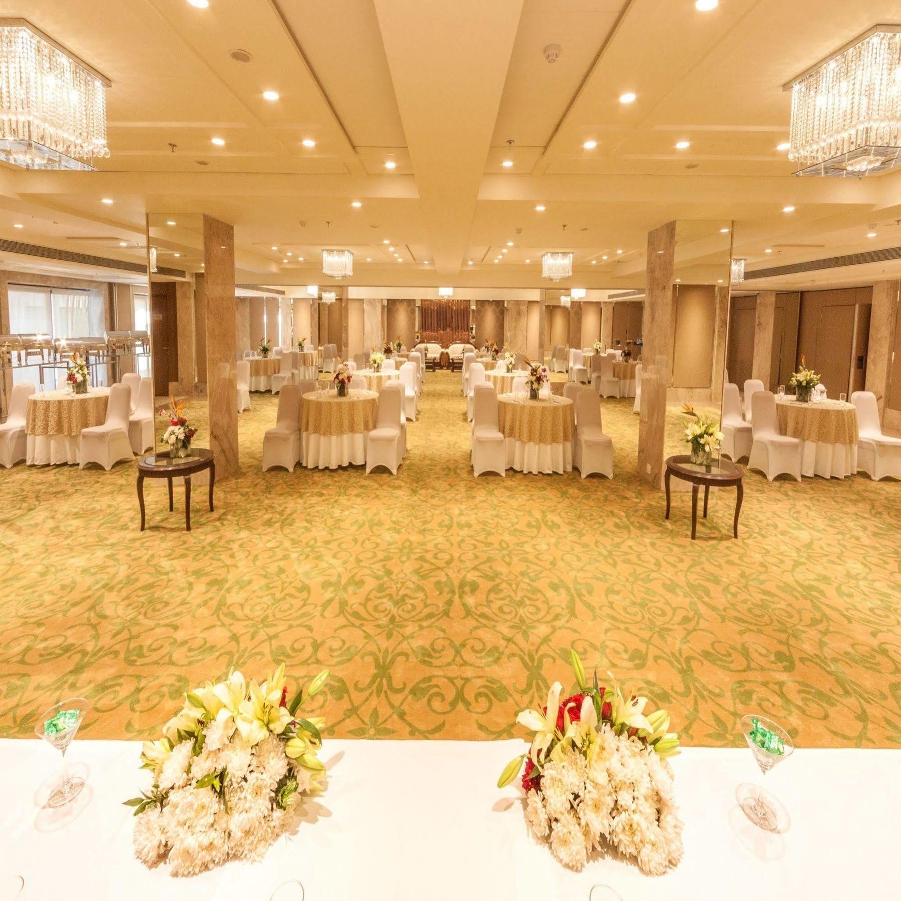 Deventure Sarovar Portico Kapashera, New Delhi Luaran gambar